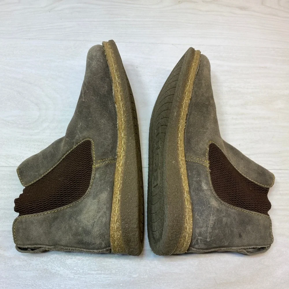 Born Womens 9 Chelsea Boots Suede Ankle Flat Brown Leather Elastic Pull On Rural